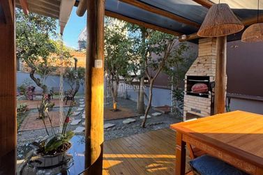 Casa &agrave; venda - 300m&sup2; - Cedro
