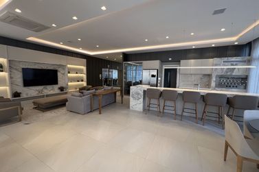 Apartamento &agrave; venda - 145m&sup2; - Meia Praia
