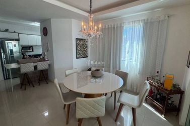 Apartamento &agrave; venda - 148m&sup2; - Meia Praia