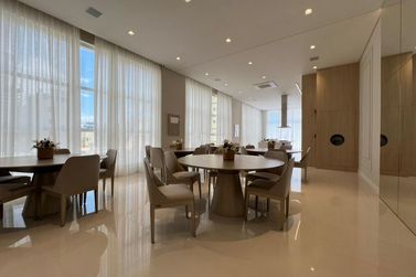 Apartamento &agrave; venda - 180m&sup2; - Meia Praia