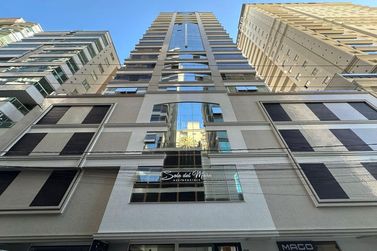 Apartamento &agrave; venda - 140m&sup2; - Meia Praia