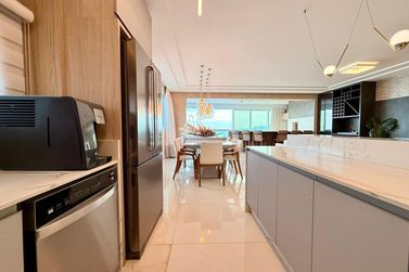 Apartamento &agrave; venda - 200m&sup2; - Meia Praia