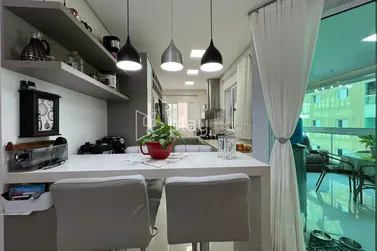 Apartamento &agrave; venda - 133m&sup2; - Meia Praia