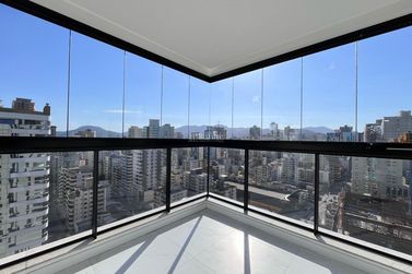 Apartamento &agrave; venda - 153m&sup2; - Meia Praia
