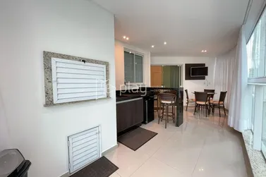Apartamento &agrave; venda - 130m&sup2; - Meia Praia