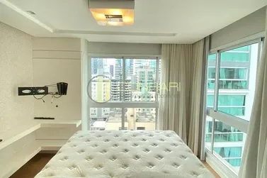Apartamento &agrave; venda - 221m&sup2; - meia praia