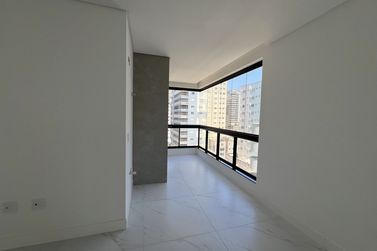 Apartamento &agrave; venda - 129m&sup2; - Meia Praia