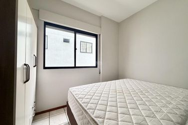 Apartamento &agrave; venda - 120m&sup2; - Meia Praia