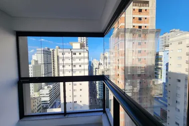 Apartamento &agrave; venda - 132m&sup2; - Meia Praia