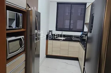 Apartamento &agrave; venda - 127m&sup2; - Meia Praia