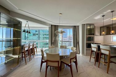 Apartamento &agrave; venda - 137m&sup2; - Meia Praia