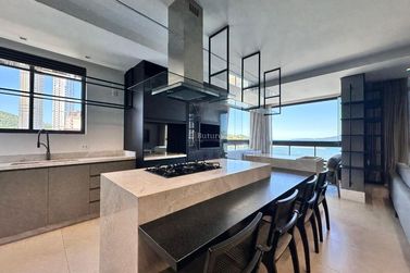 Apartamento &agrave; venda - 138m&sup2; - Centro