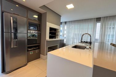 Apartamento &agrave; venda - 146m&sup2; - Meia Praia