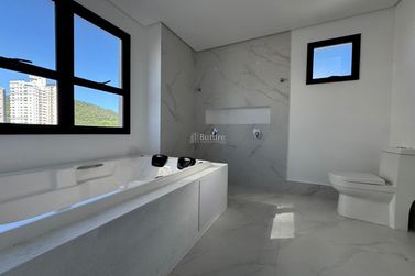 Apartamento &agrave; venda - 210m&sup2; - Centro