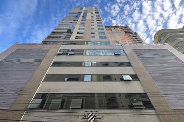 Apartamento &agrave; venda - 155m&sup2; - Meia Praia