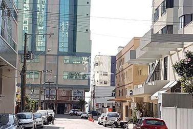 Apartamento &agrave; venda - 134m&sup2; - Meia Praia