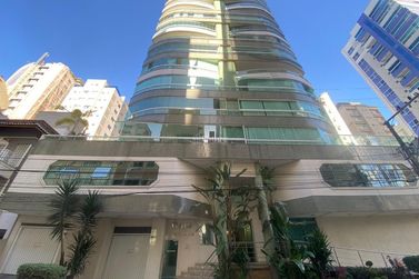 Apartamento &agrave; venda - 143m&sup2; - Meia Praia