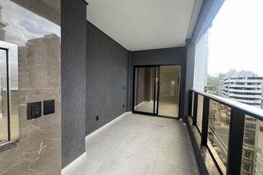 Apartamento &agrave; venda - 130m&sup2; - Meia Praia