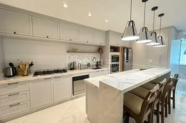 Apartamento &agrave; venda - 202m&sup2; - Meia Praia