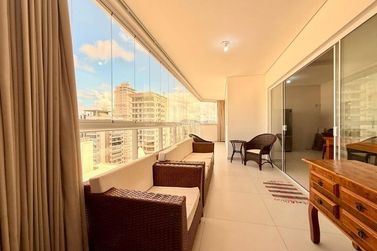 Apartamento &agrave; venda - 136m&sup2; - Meia Praia