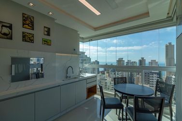 Apartamento &agrave; venda - 148m&sup2; - Meia Praia