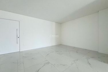 Apartamento &agrave; venda - 159m&sup2; - Meia Praia