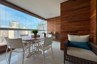 Apartamento &agrave; venda - 180m&sup2; - Meia Praia