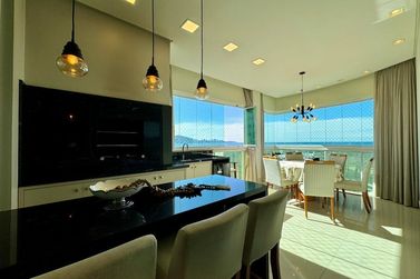 Apartamento &agrave; venda - 240m&sup2; - Meia Praia