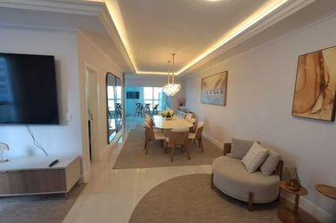 Apartamento &agrave; venda - 185m&sup2; - Meia Praia