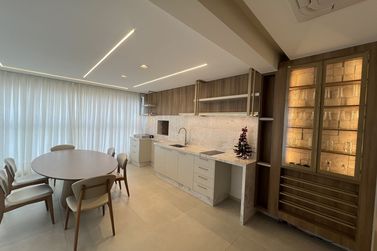 Apartamento &agrave; venda - 134m&sup2; - Meia Praia