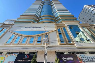 Apartamento &agrave; venda - 202m&sup2; - Meia Praia
