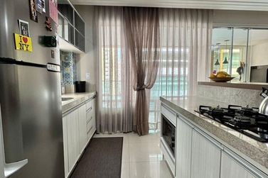 Apartamento &agrave; venda - 118m&sup2; - Meia Praia