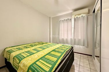 Apartamento &agrave; venda - 77m&sup2; - Meia Praia