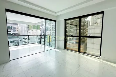 Apartamento &agrave; venda - 130m&sup2; - Meia Praia