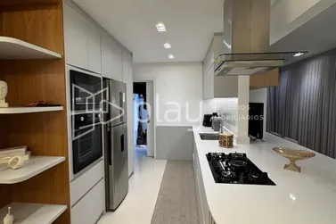 Apartamento &agrave; venda - 145m&sup2; - Meia Praia