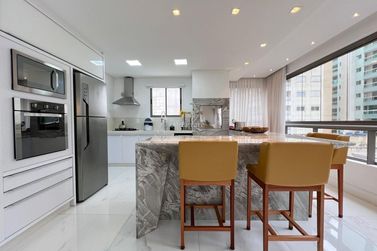 Apartamento &agrave; venda - 198m&sup2; - Meia Praia