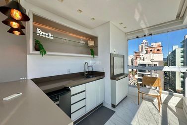 Apartamento &agrave; venda - 137m&sup2; - Meia Praia