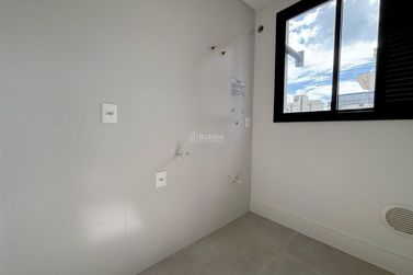 Apartamento &agrave; venda - 132m&sup2; - Meia Praia