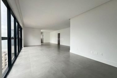 Apartamento &agrave; venda - 207m&sup2; - Meia Praia