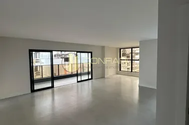 Apartamento &agrave; venda - 147m&sup2; - Pereque