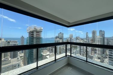 Apartamento &agrave; venda - 184m&sup2; - Meia Praia