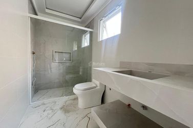 Casa &agrave; venda - 200m&sup2; - Canto da Praia