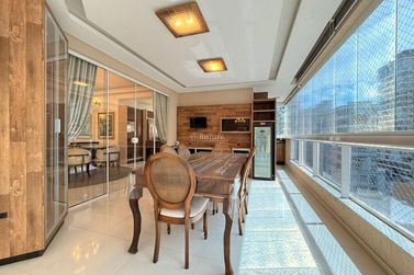 Apartamento &agrave; venda - 198m&sup2; - Meia Praia