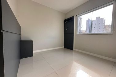 Apartamento &agrave; venda - 100m&sup2; - Meia Praia