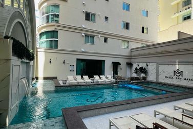 Apartamento &agrave; venda - 133m&sup2; - Meia Praia