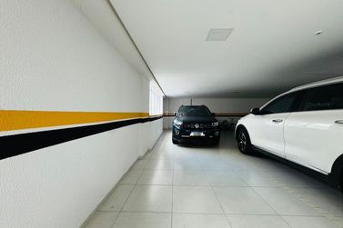 Apartamento &agrave; venda - 166m&sup2; - Meia Praia