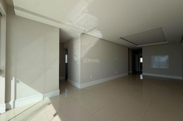 Apartamento &agrave; venda - 162m&sup2; - Meia Praia