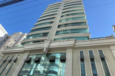 Apartamento &agrave; venda - 380m&sup2; - Centro