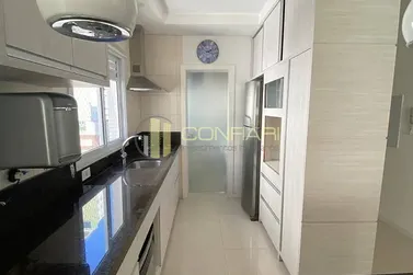 Apartamento &agrave; venda - 222m&sup2; - Centro