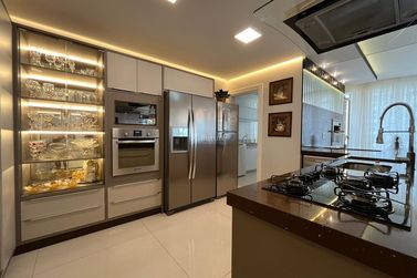 Apartamento &agrave; venda - 229m&sup2; - Meia Praia